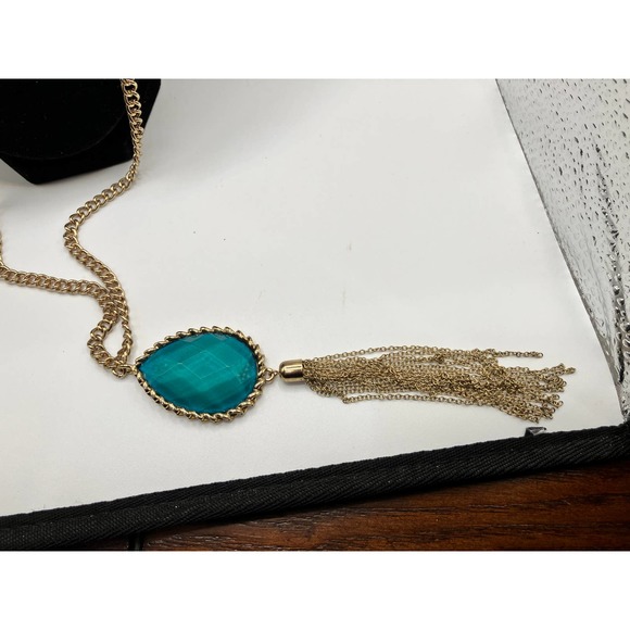 Green Teardrop Pendant Tassels Gold-Tone Chain Necklace! - Picture 5 of 10